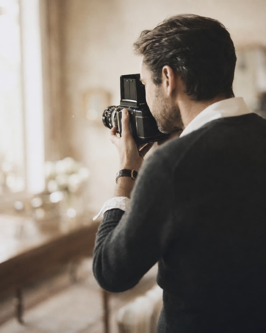 Hochzeitsfotograf mit Mittelformat-Kamera